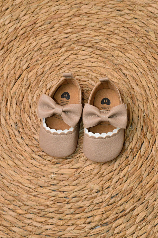 Baby ballerina with bow