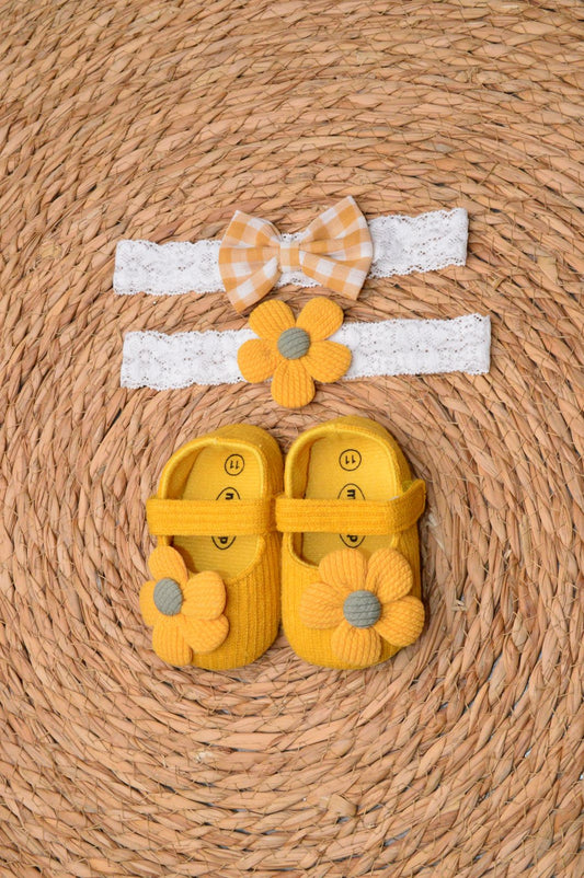 Baby shoes with 2 headbands