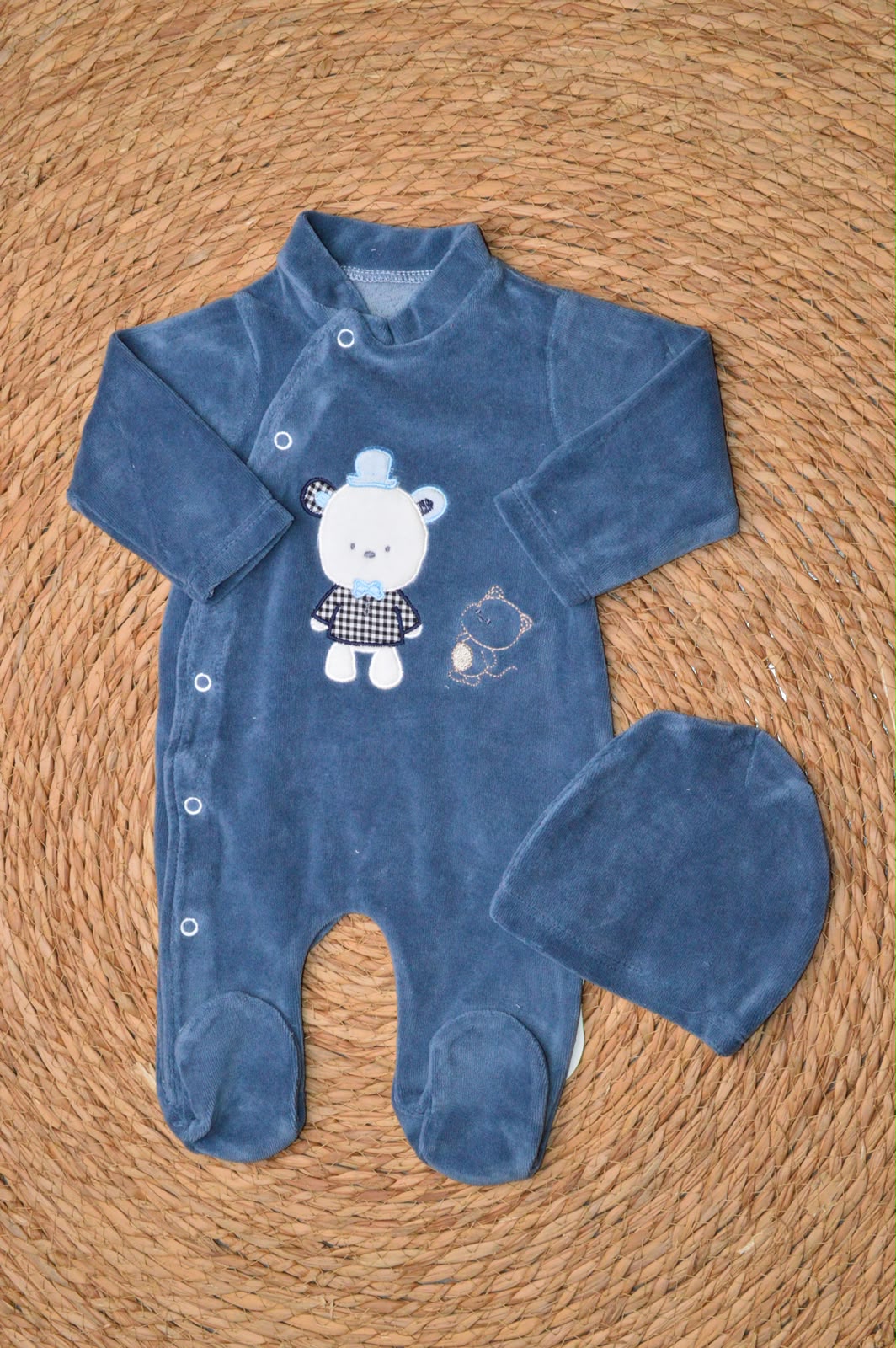 Velvet overall with a beanie, photo 4